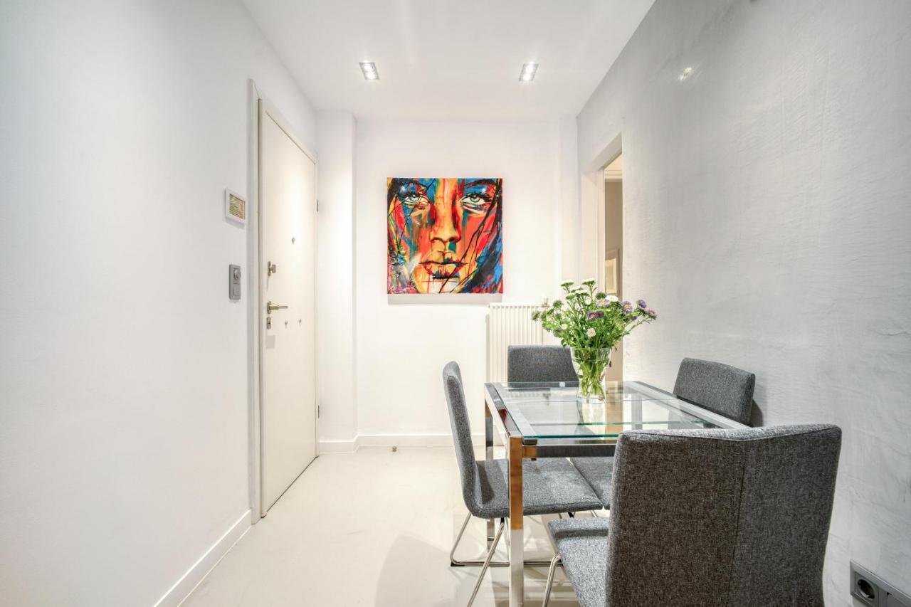 Elegant Light Two Bedroom Apartment In City Center เอเธนส์ ภายนอก รูปภาพ