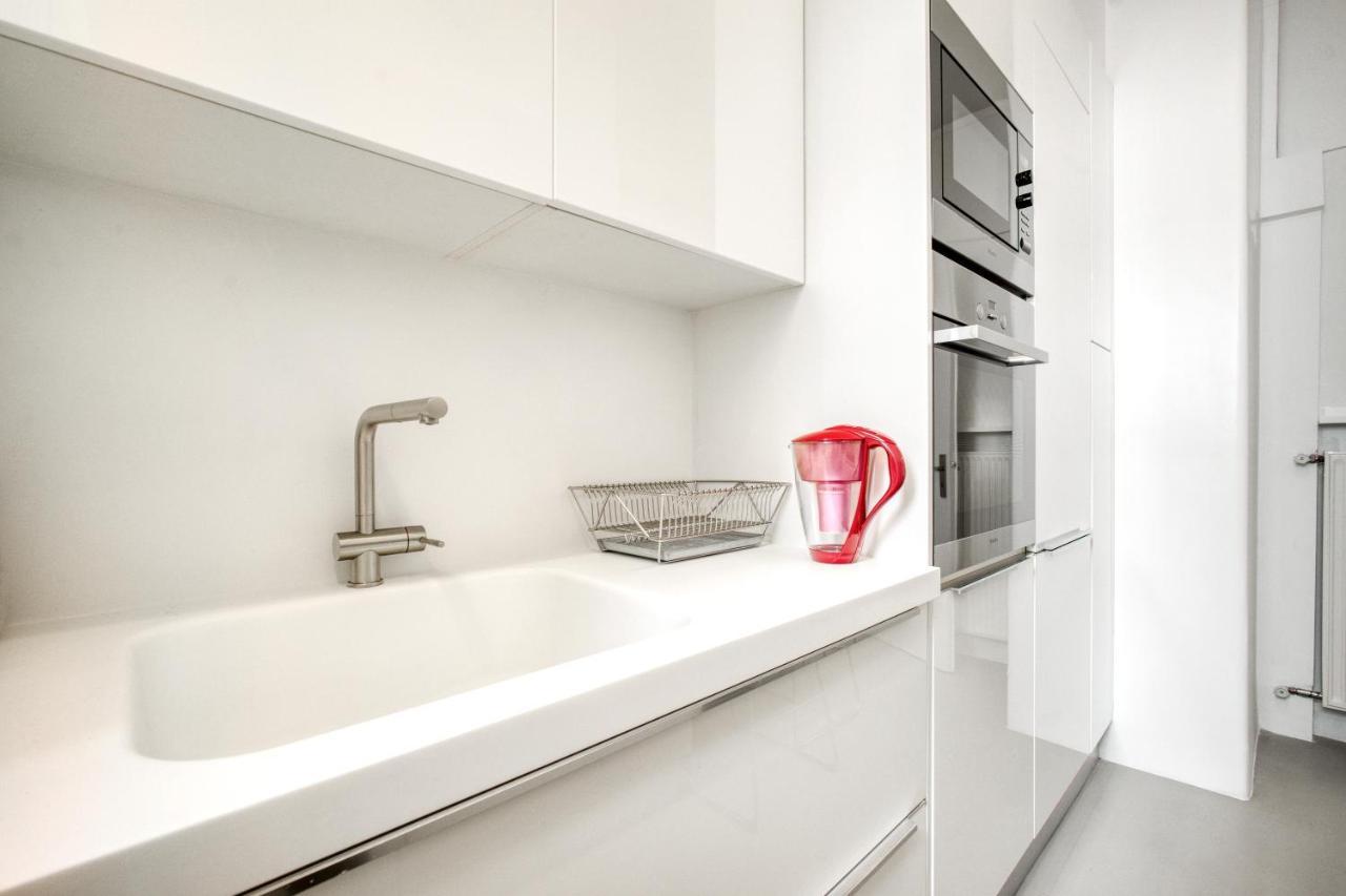 Elegant Light Two Bedroom Apartment In City Center เอเธนส์ ภายนอก รูปภาพ